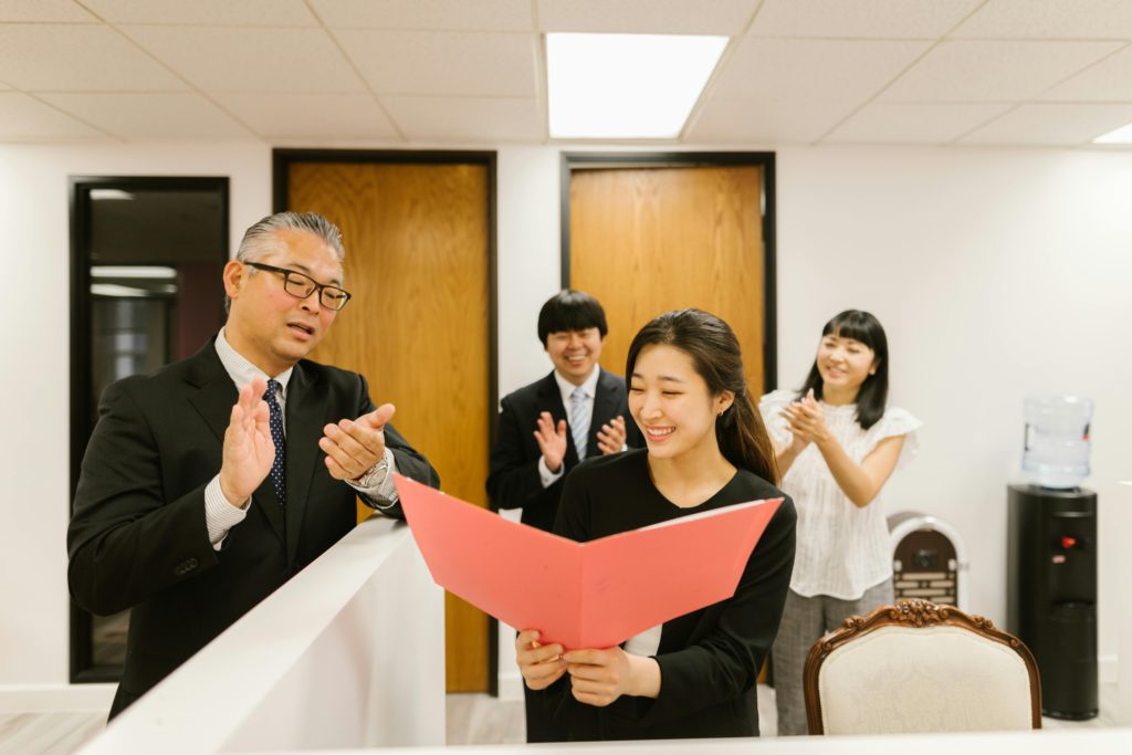 Simple Ways to Recognize Employee Achievement